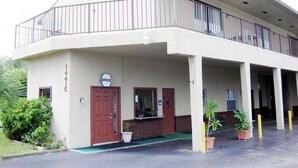 Unclassified image, 5 of 13, button - Sebastian Inn and Suites (Sebastian)