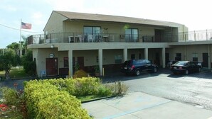 Unclassified image, 3 of 13, button - Sebastian Inn and Suites (Sebastian)