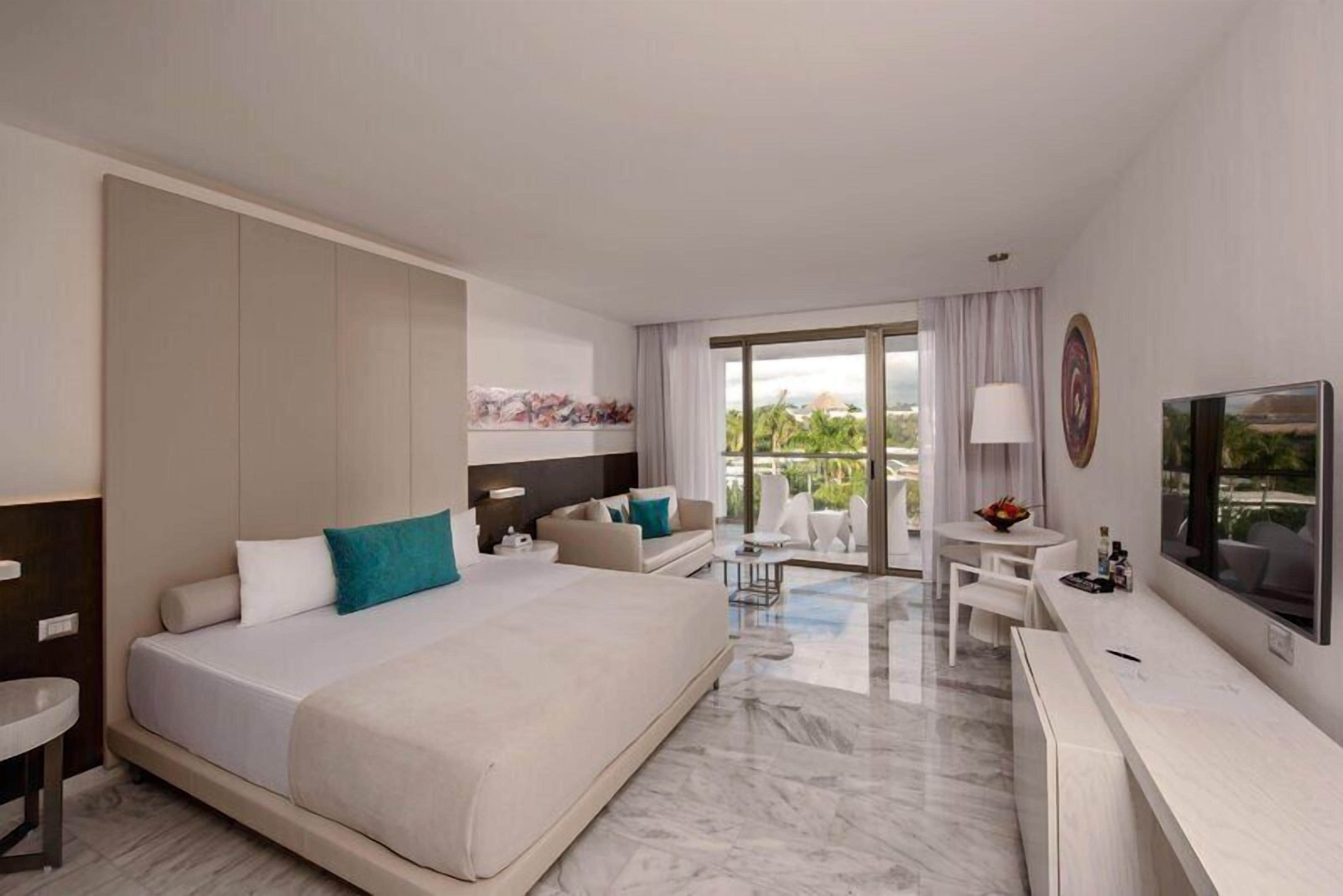 Articles gratuits dans le mini-bar, coffres-forts dans les chambres