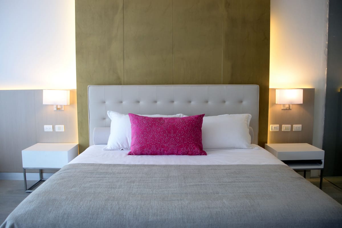 1 habitación y minibar con artículos gratuitos