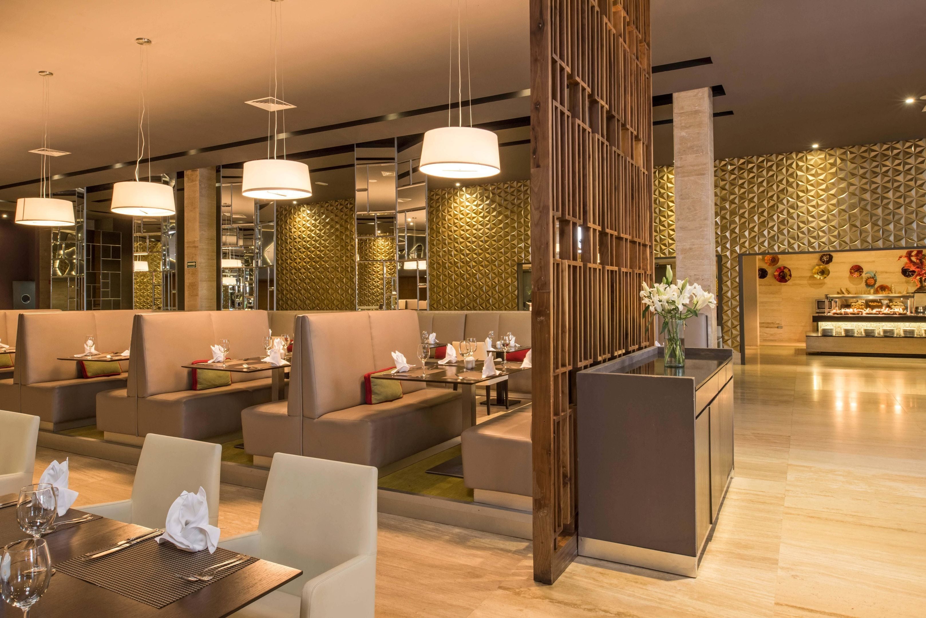 6 restaurants, breakfast, lunch, dinner served; international cuisine 