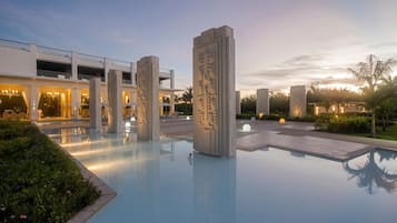 13 piscinas al aire libre, sombrillas, tumbonas