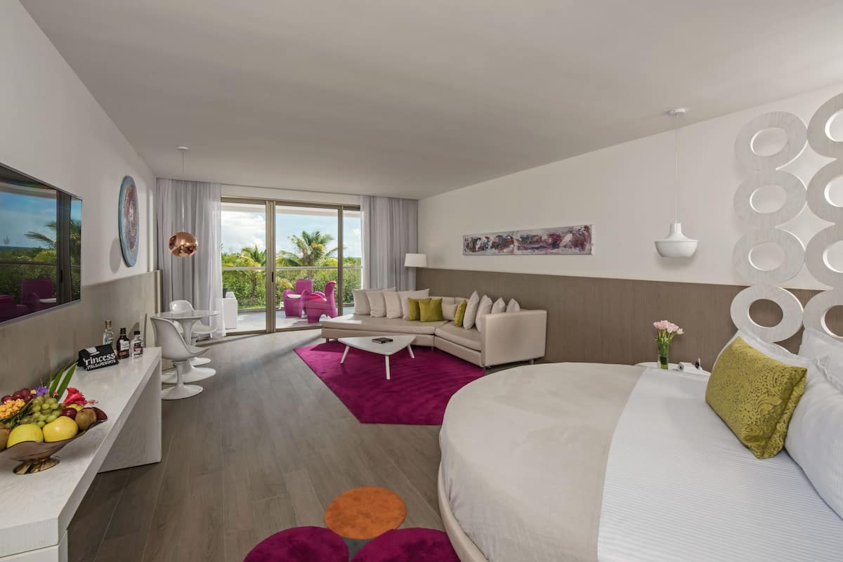 1 habitación y minibar con artículos gratuitos