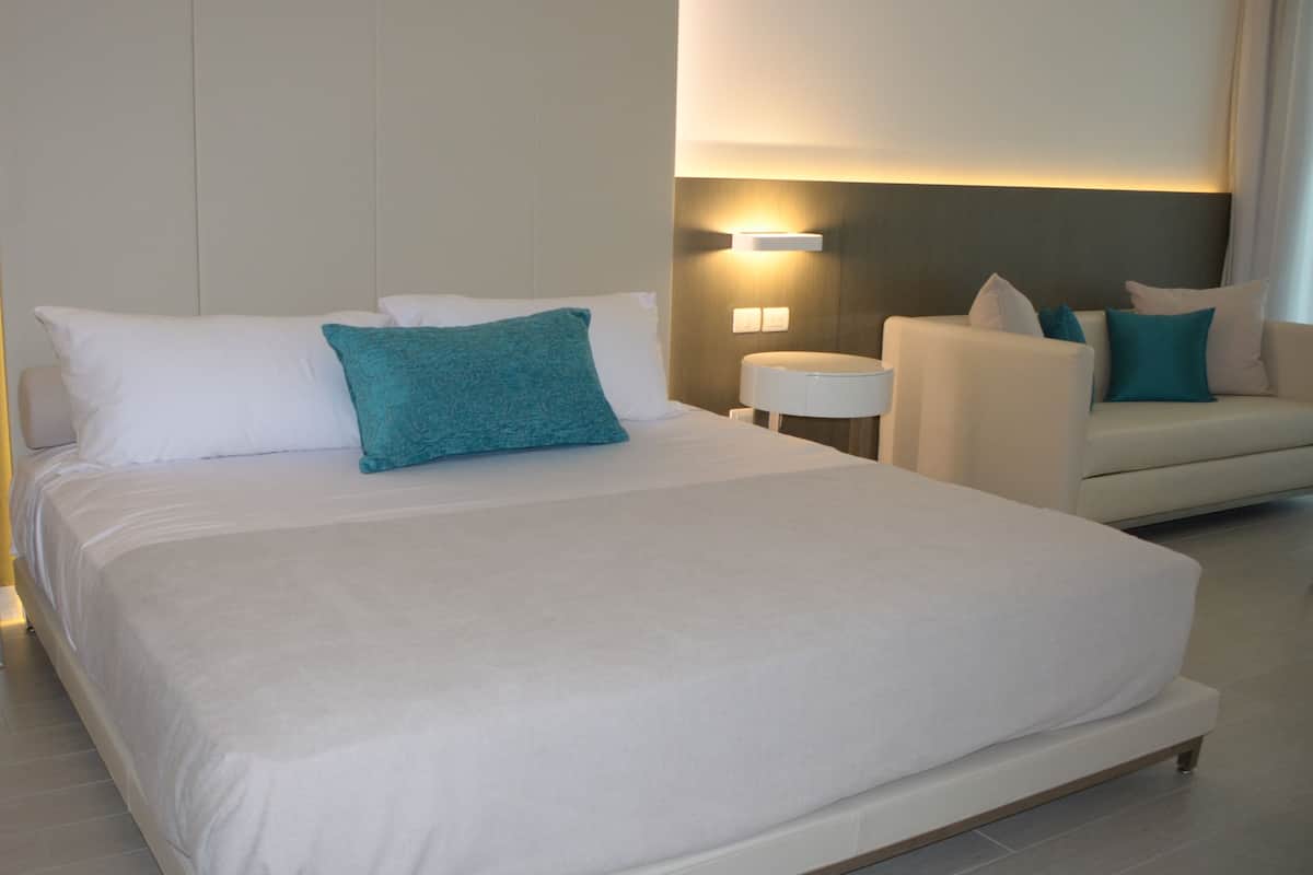1 habitación y minibar con artículos gratuitos