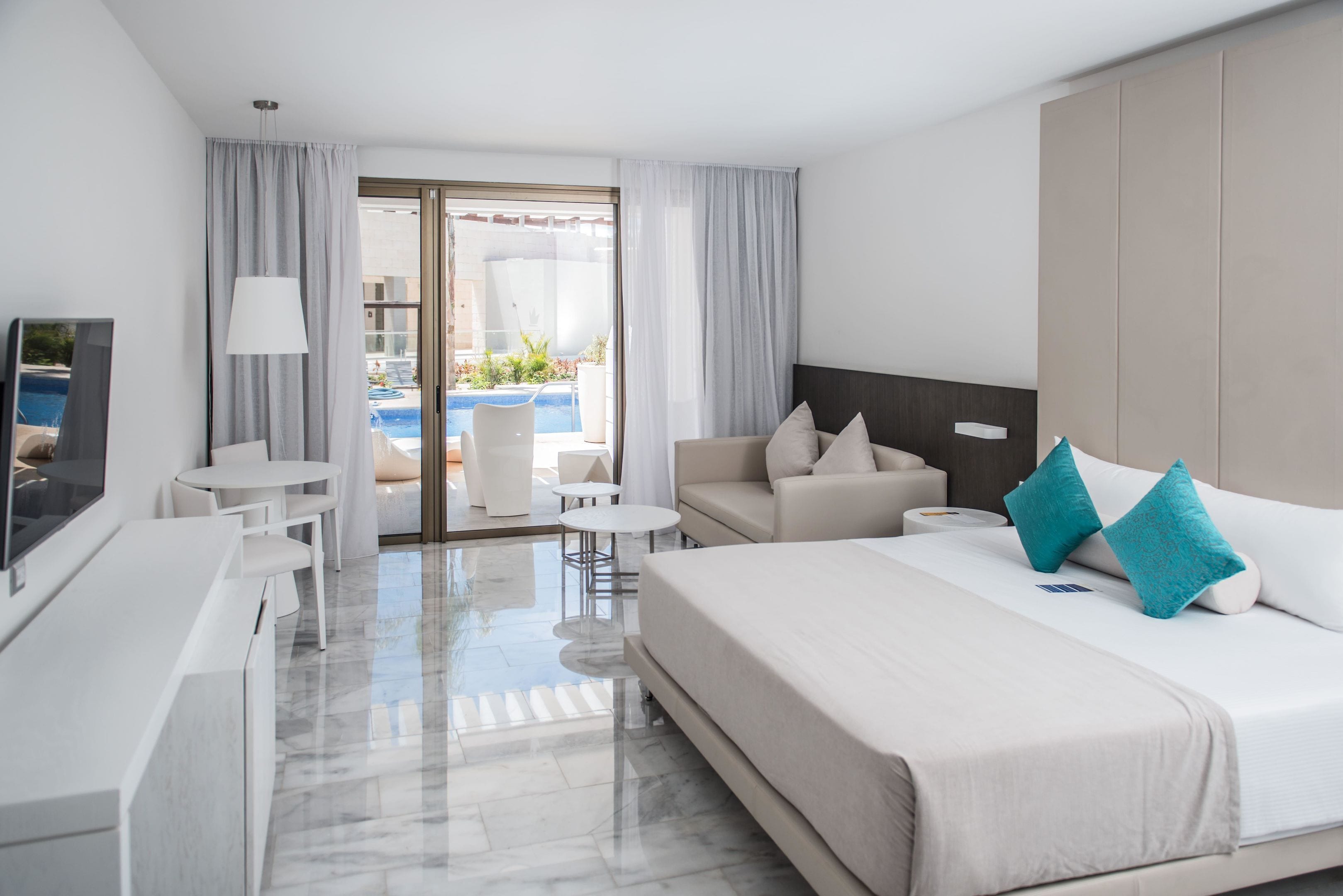 Junior Suite, Pool Access ((Swimout) Deluxe) | Free minibar, in-room safe, desk, blackout drapes