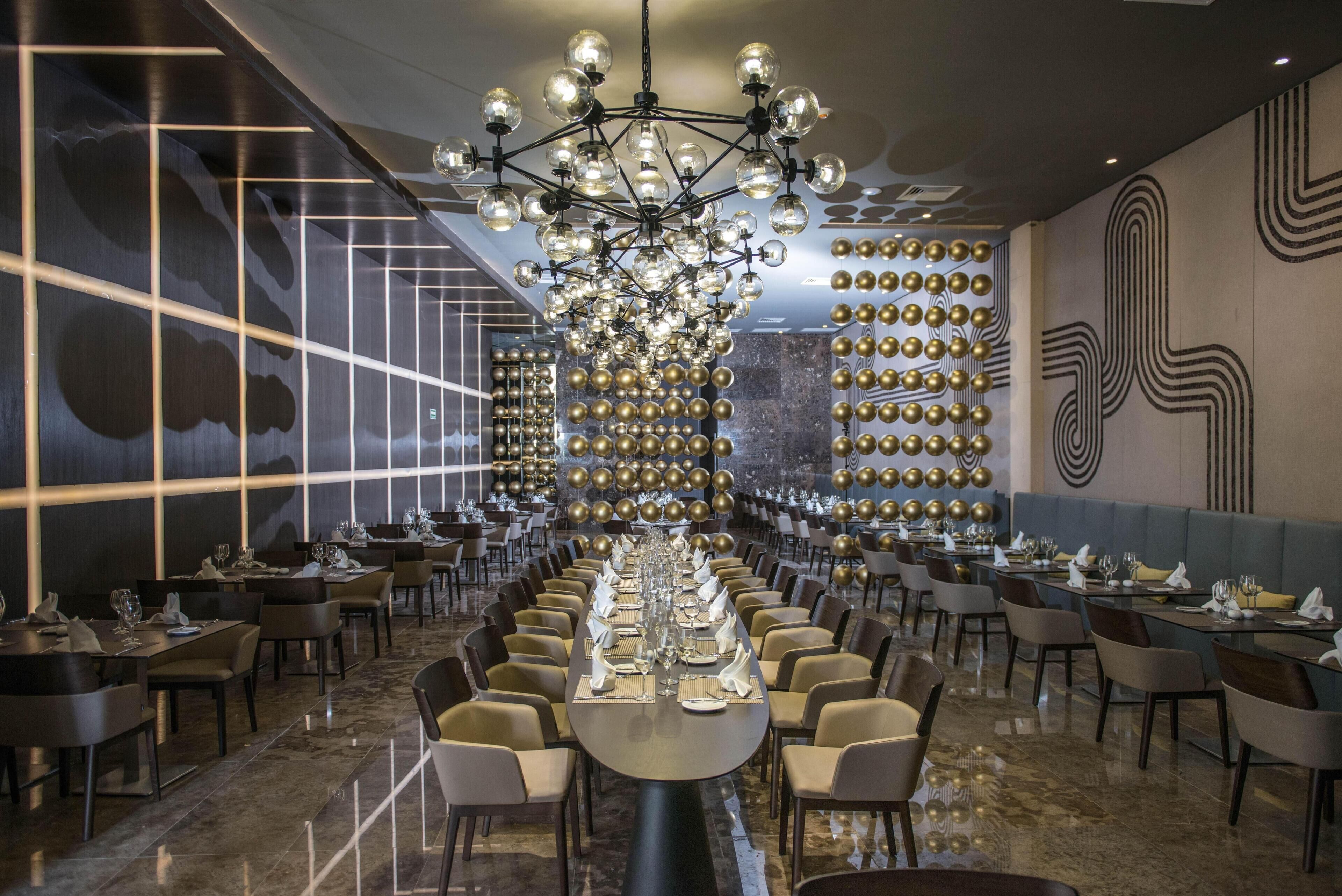 6 restaurants, spécialités Cuisine internationale