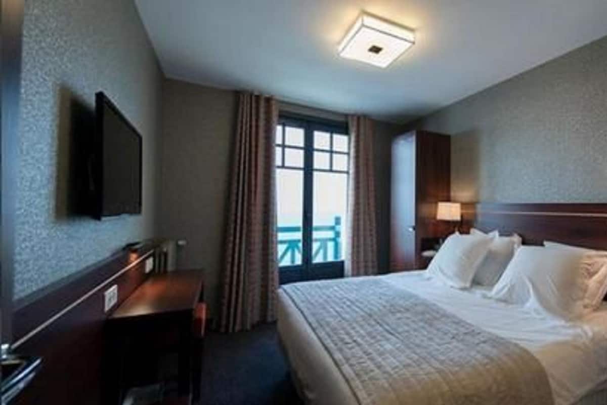 Luxe beddengoed, individueel gemeubileerd, een bureau