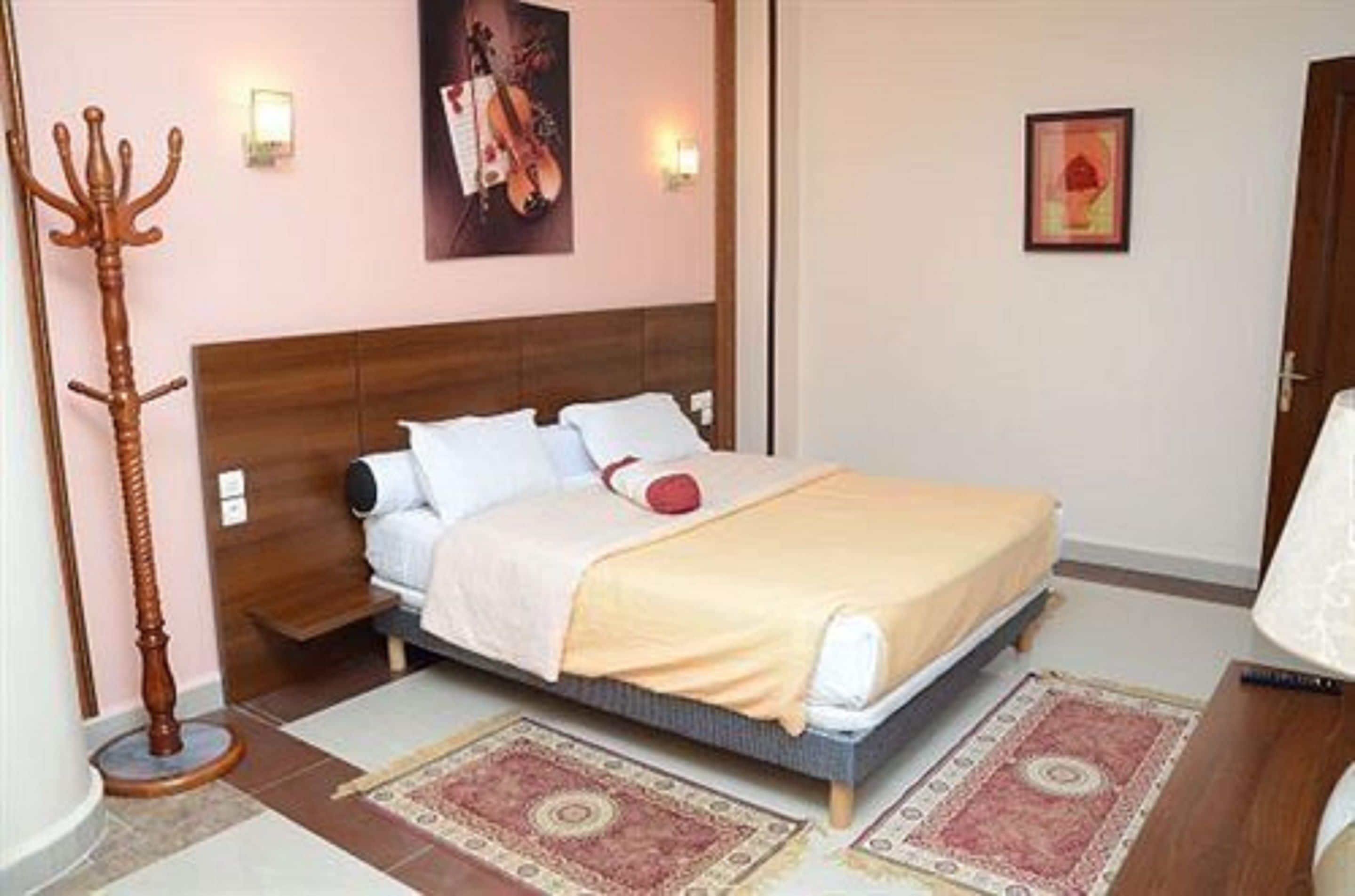 single room | premium bedding, individually furnished, desk, iron/ironing board