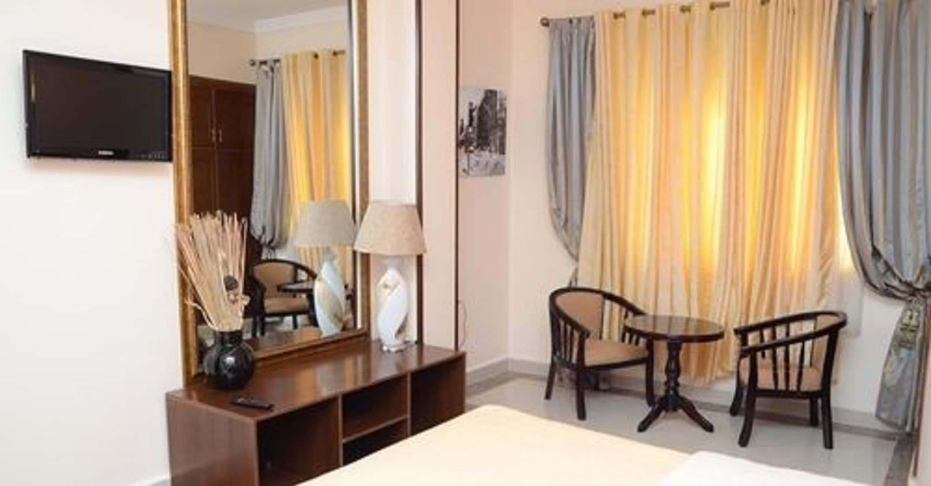 single room | premium bedding, individually furnished, desk, iron/ironing board