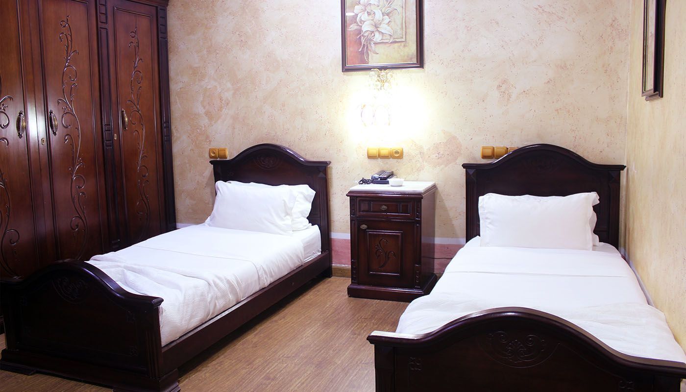Peralatan tempat tidur premium, bar mini, meja 