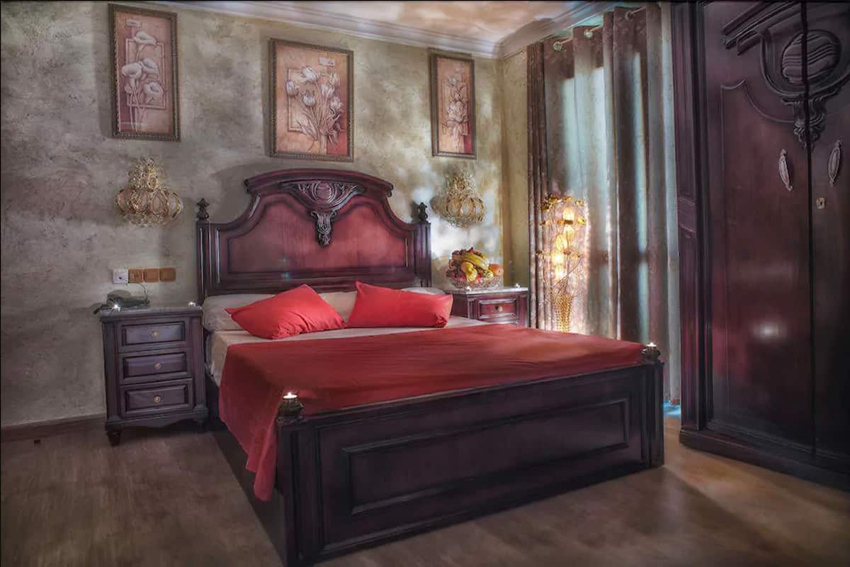 Standaard tweepersoonskamer | Luxe beddengoed, een minibar, een bureau, gratis babybedden