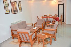 Suíte júnior | Escrivaninha, Wi-Fi de cortesia