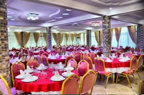 2 restaurantes; se sirve cocina internacional