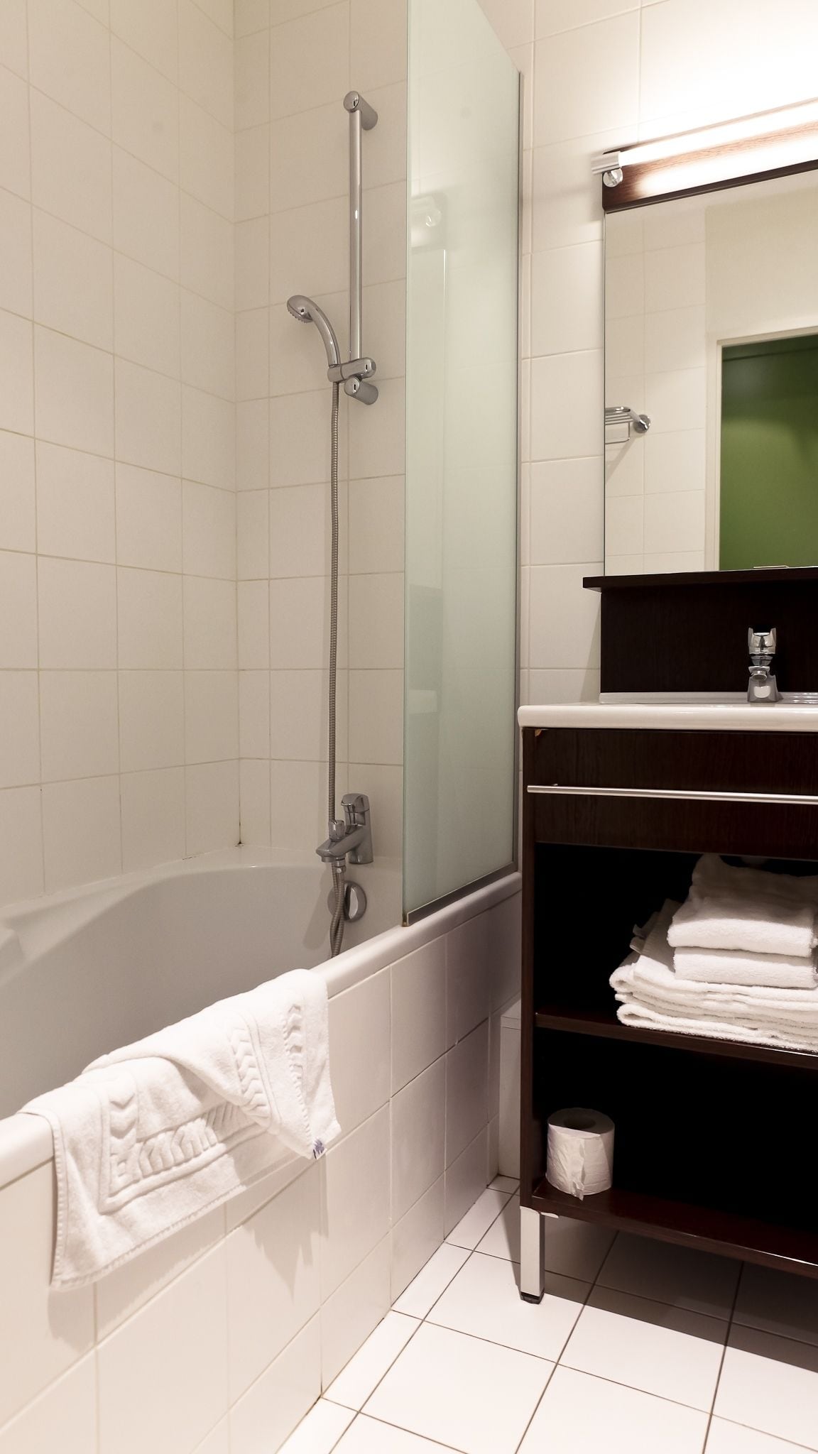 Badewanne, Haartrockner, Handtücher