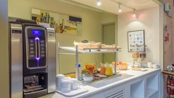 Breakfast (EUR 11 per person)