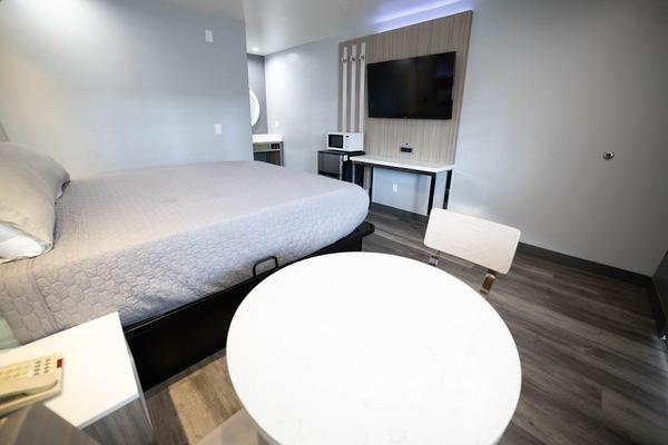 Standard Room | Desk, iron/ironing board, WiFi (free)