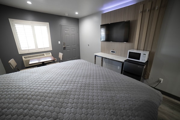 Standardzimmer, 1 King-Bett | Schreibtisch, Bügeleisen/Bügelbrett, kostenloses WLAN