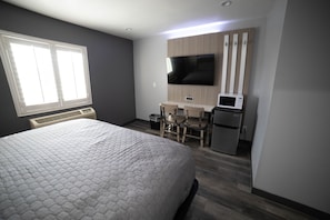 Standardzimmer | Schreibtisch, Bügeleisen/Bügelbrett, kostenloses WLAN