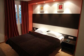 Single Room | Peralatan tempat tidur premium, bar mini, meja, Wi-fi percuma 