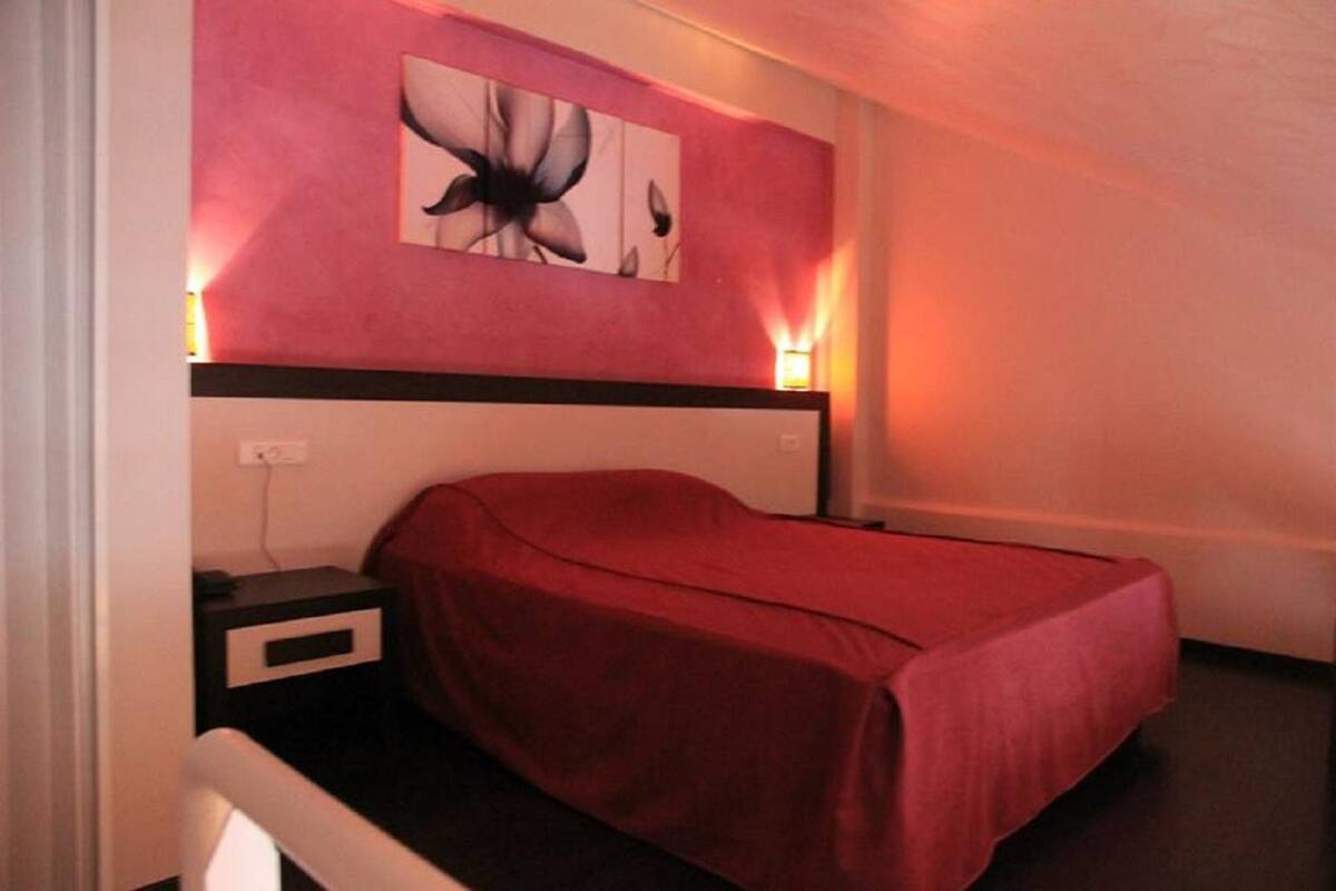 1 bedroom, premium bedding, minibar, desk