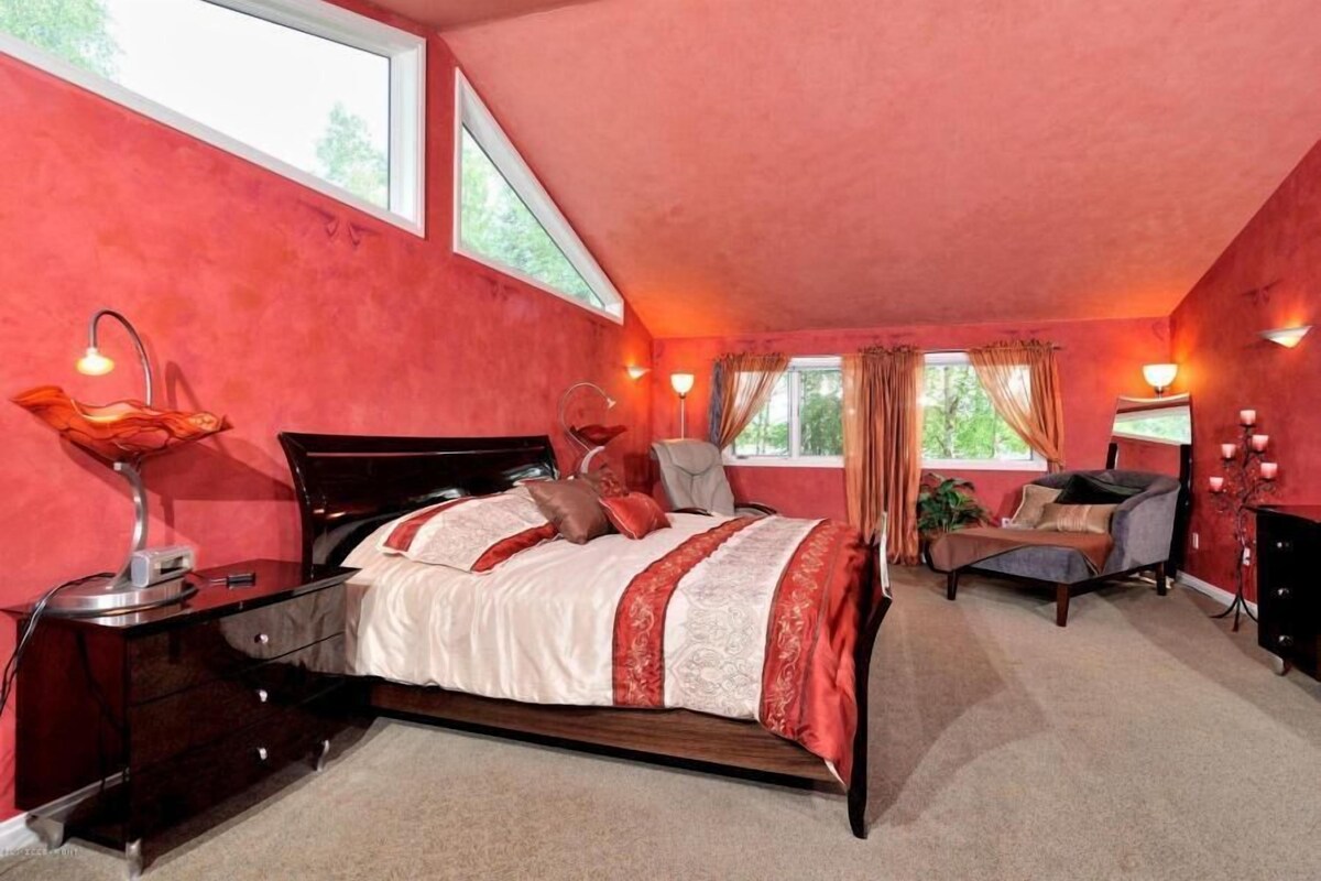 Suite, 1 King Bed, Hot Tub, Lakeside