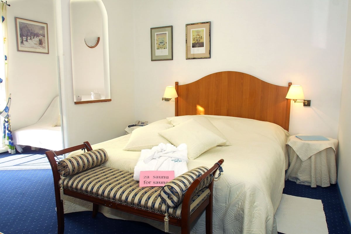 Junior Suite | Premium bedding, minibar, in-room safe, cots/infant beds