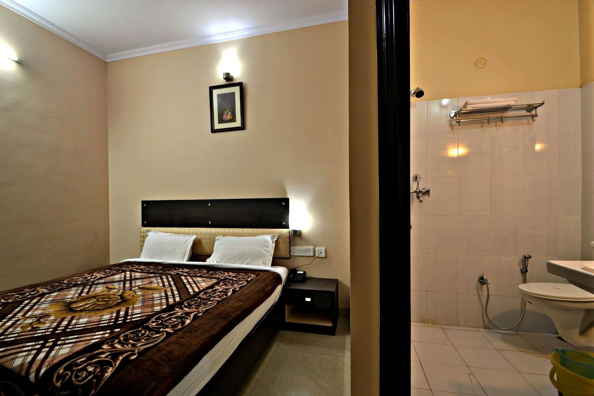 Standard Double Room | Peralatan tempat tidur premium, dihias secara berasingan