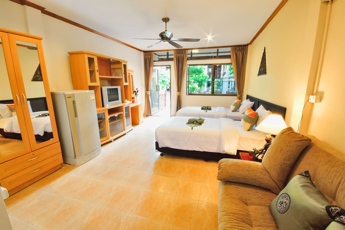 Deluxe Double or Twin Room | 1 bedroom, free minibar items, in-room safe, blackout curtains