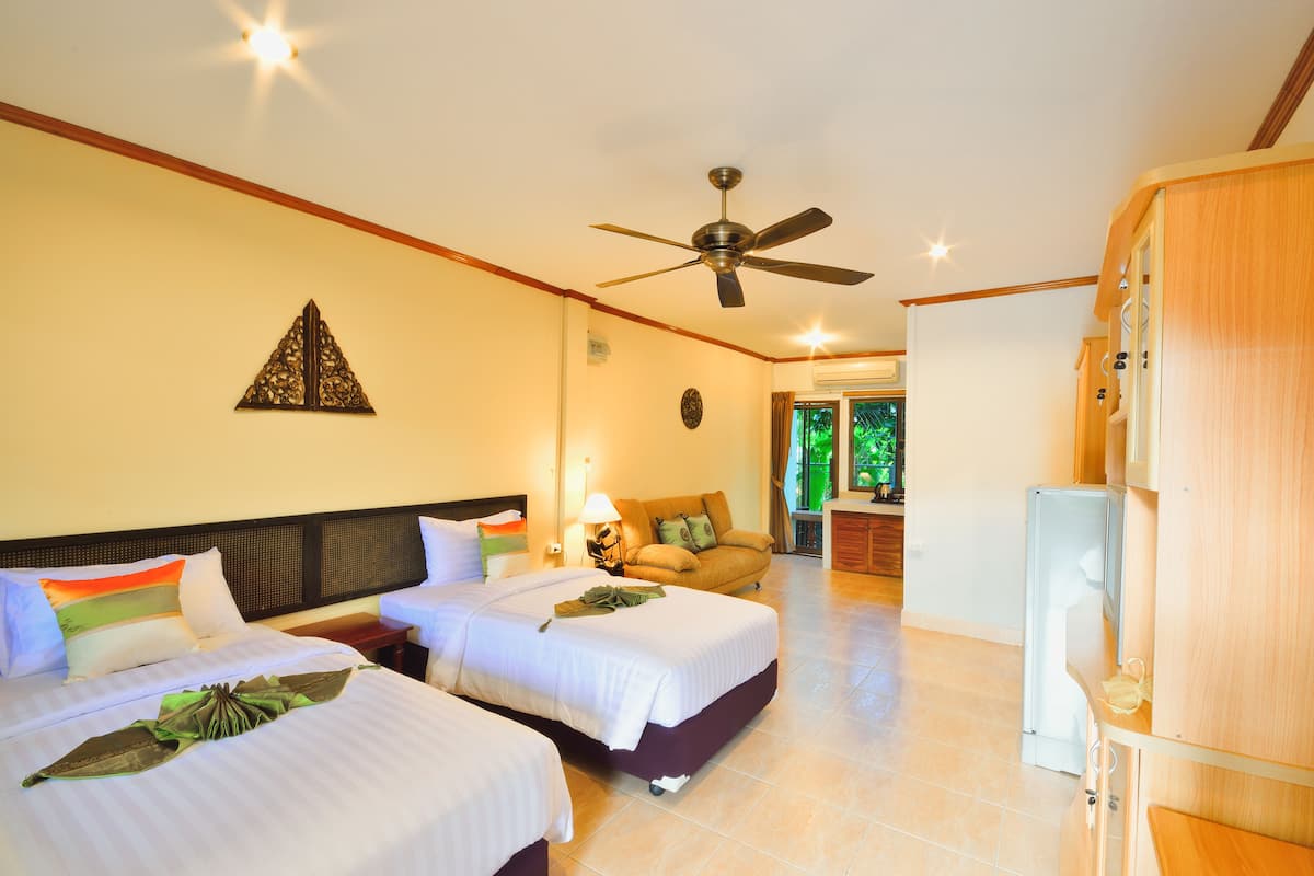 1 bedroom, free minibar items, in-room safe, blackout curtains