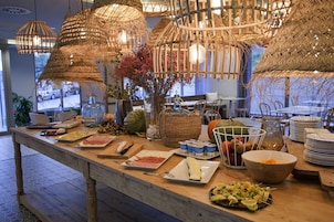 Se ofrece un desayuno a la carta todos los días (por un coste adicional)