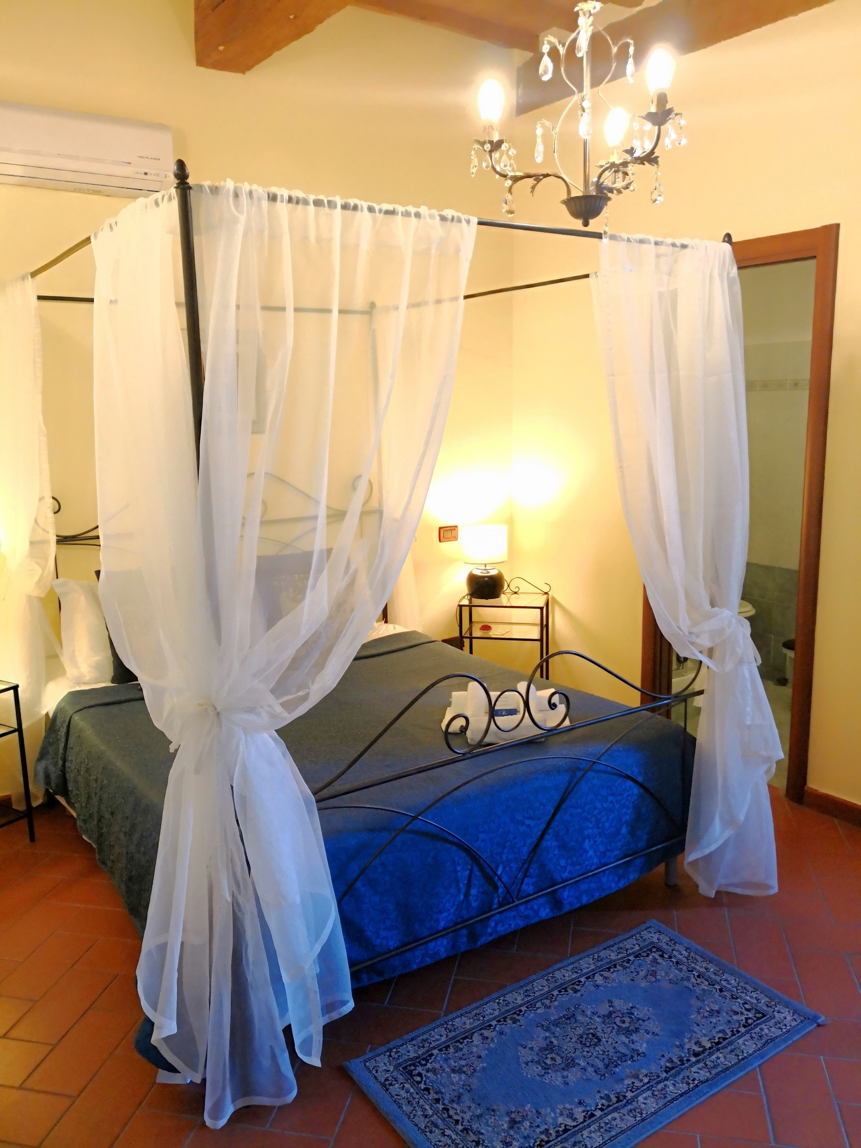 Foto - Window To The Tower