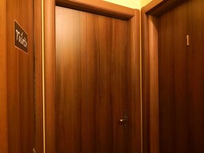 Bathroom - B&B Window To The Tower (Pisa)