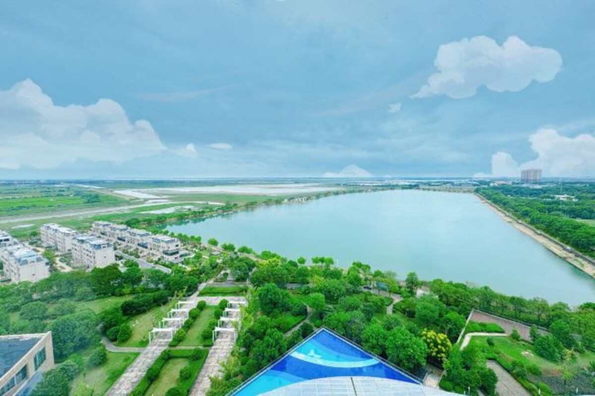 Premium Lake-View Twin Room