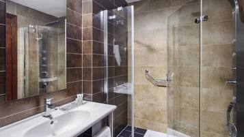 ฝักบัว, ของใช้ในห้องน้ำเป็นมิตรต่อสิ่งแวดล้อม, ไดร์เป่าผม, ผ้าเช็ดตัว