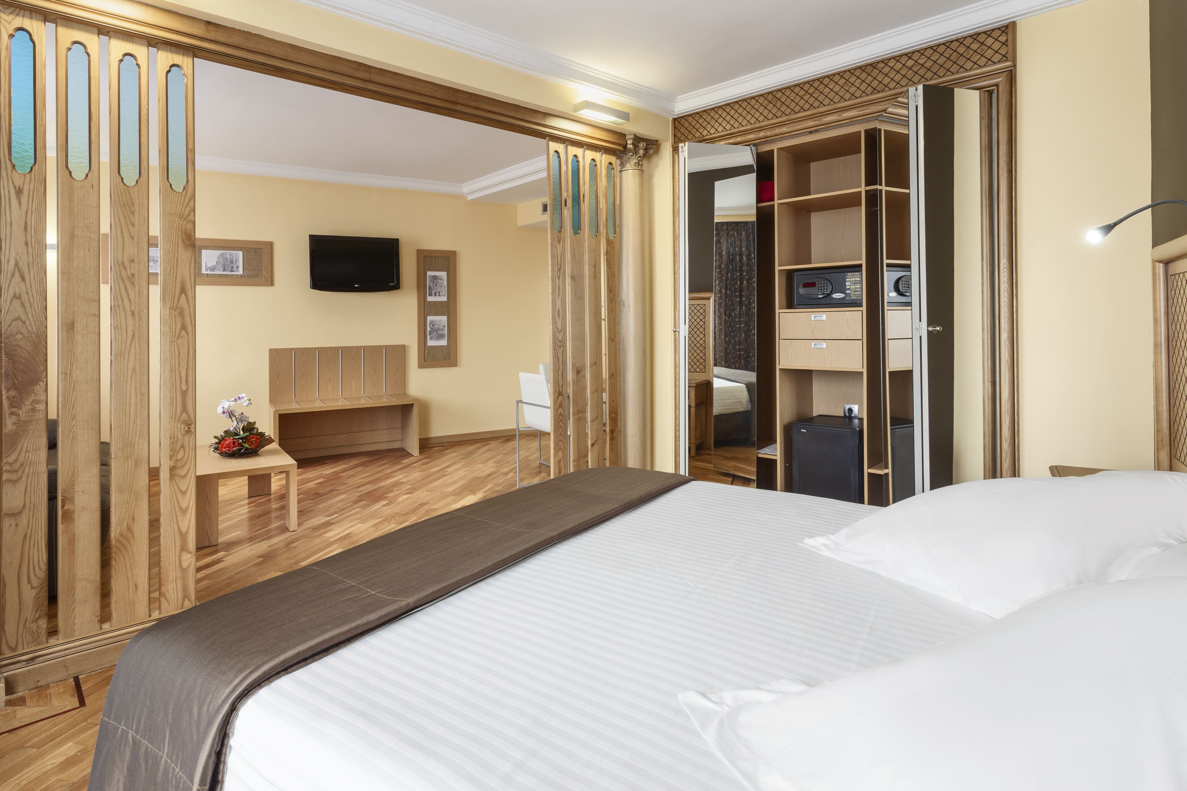 Minibar, in-room safe, soundproofing, free WiFi