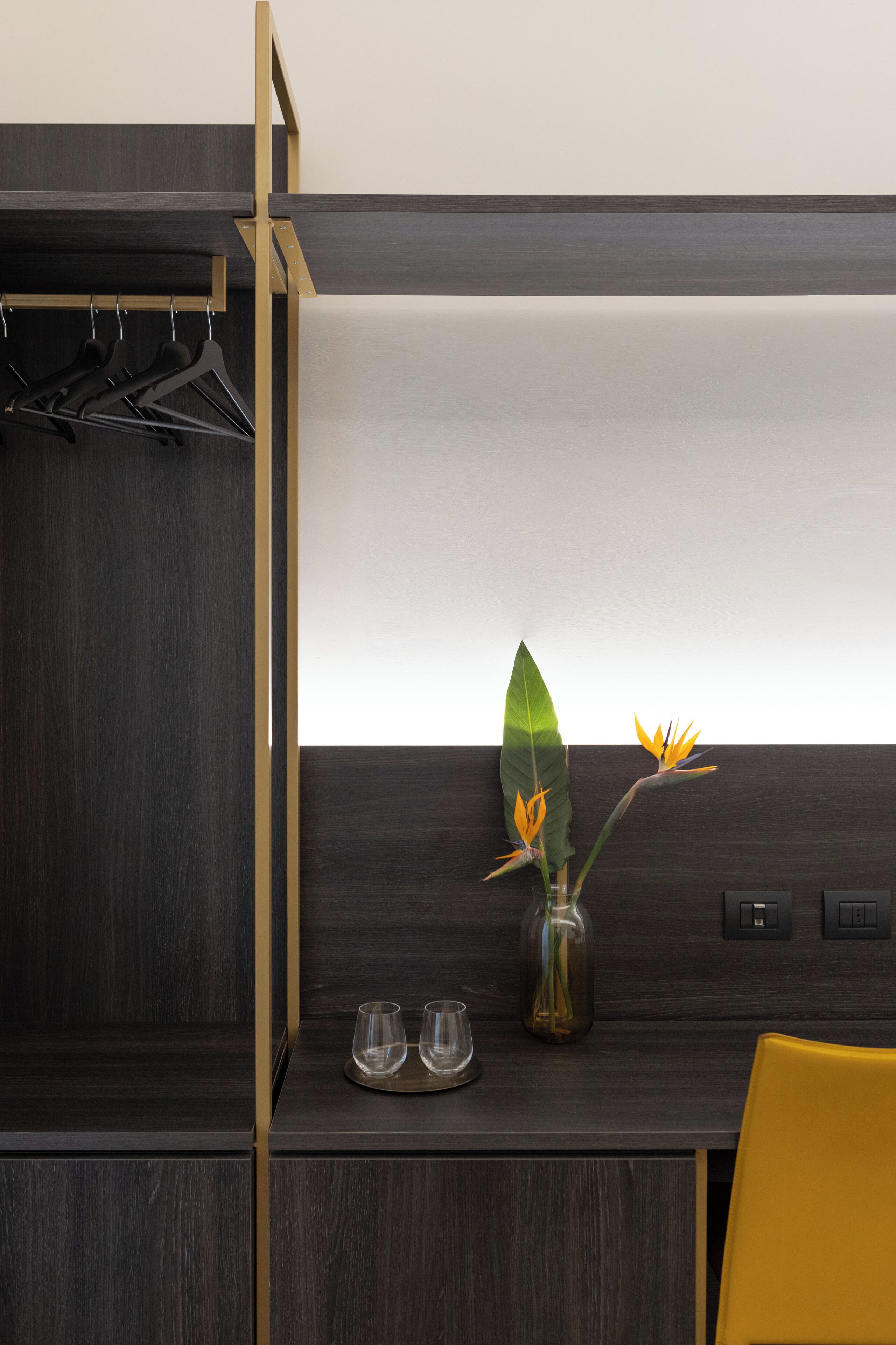 triple room | 1 bedroom, in-room safe, desk, laptop workspace