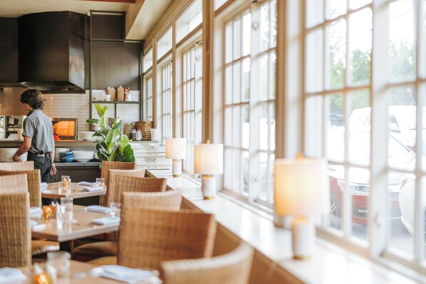 Lunch and dinner served, Californian cuisine - El Dorado Hotel (Sonoma)