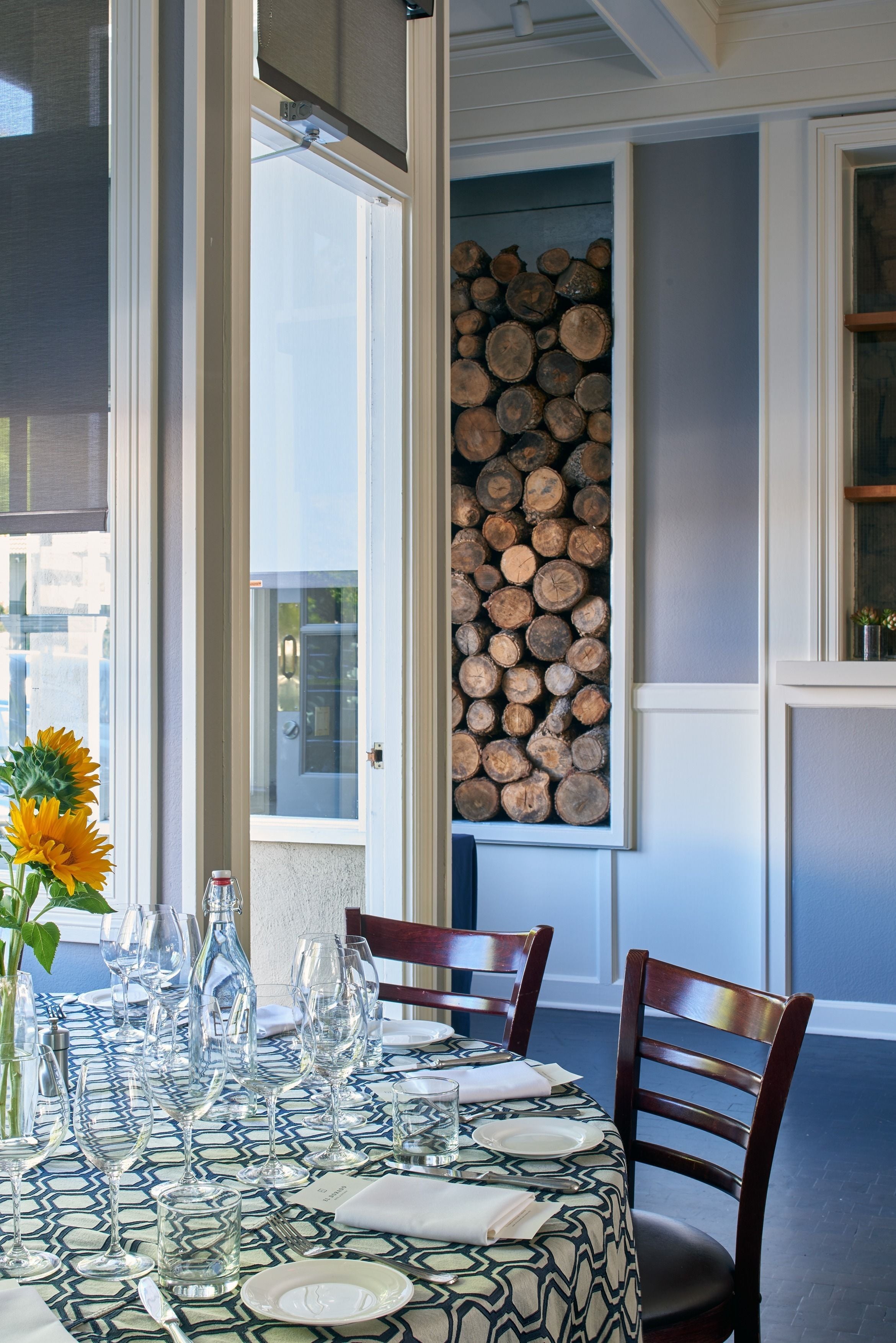 lunch and dinner served, californian cuisine