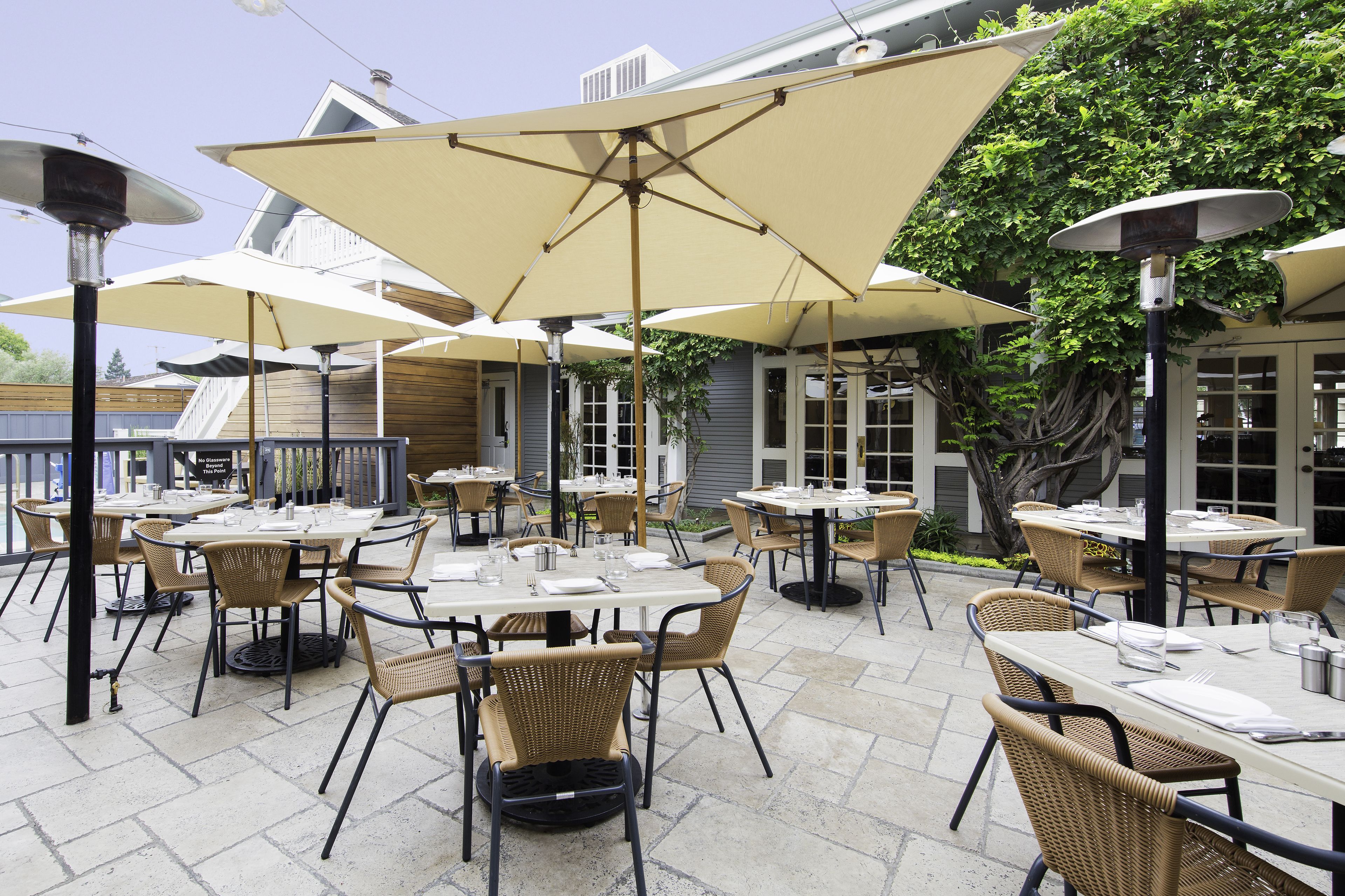 lunch and dinner served, californian cuisine