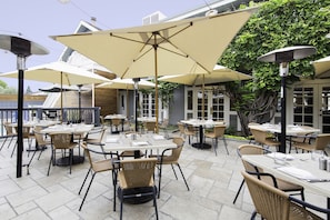 Lunch and dinner served, Californian cuisine