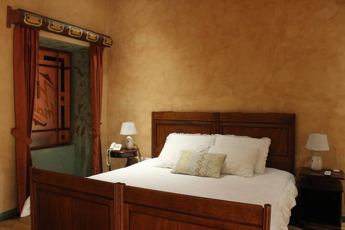 Suite | 1 bedroom, in-room safe, individually decorated, individually furnished
