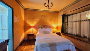 Kahden hengen huone | 1 makuuhuone, tallelokero huoneessa, yksilöllisesti sisustettu