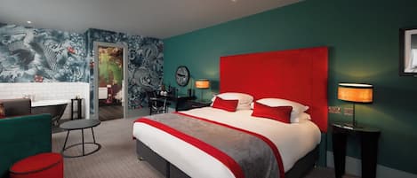 Habitación doble Deluxe (Club) | Caja de seguridad en la habitación y decoración personalizada