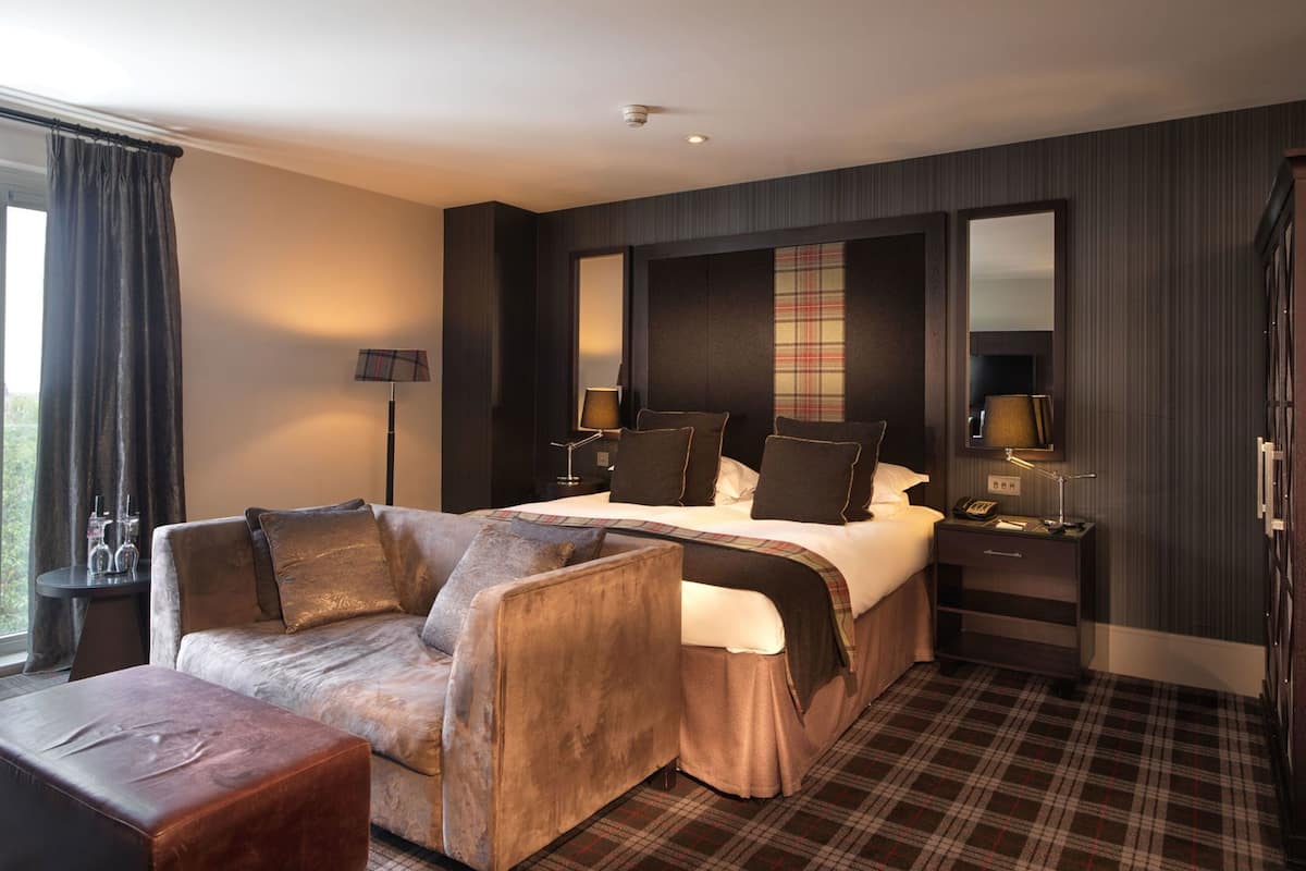 房內夾萬、獨特設計、書桌、遮光窗簾/窗簾