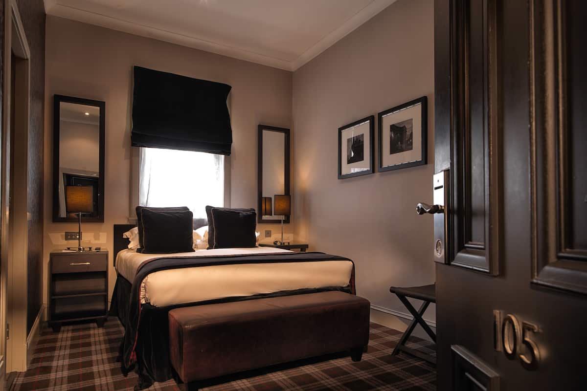 Caja de seguridad en la habitación y decoración personalizada