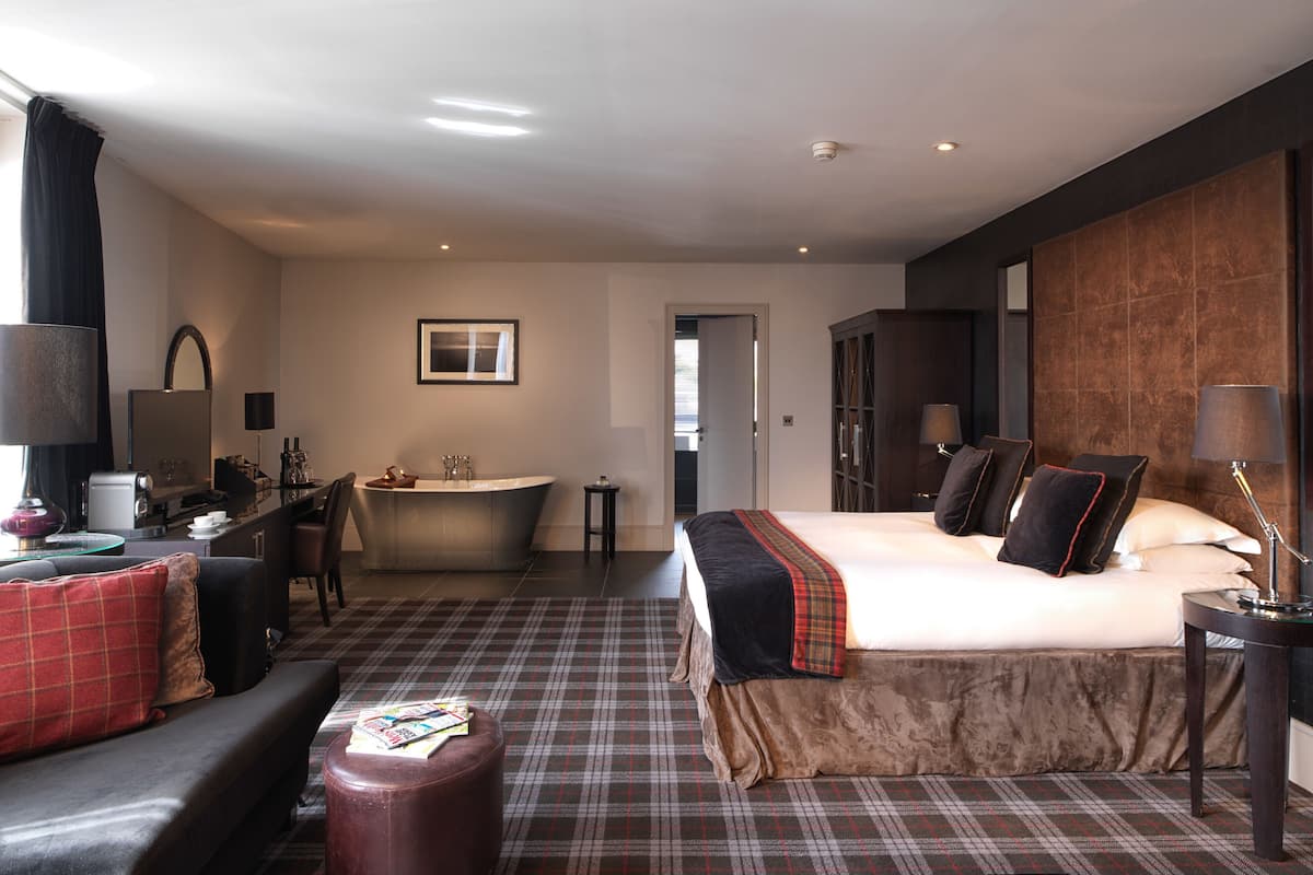 房內夾萬、獨特設計、書桌、遮光窗簾/窗簾