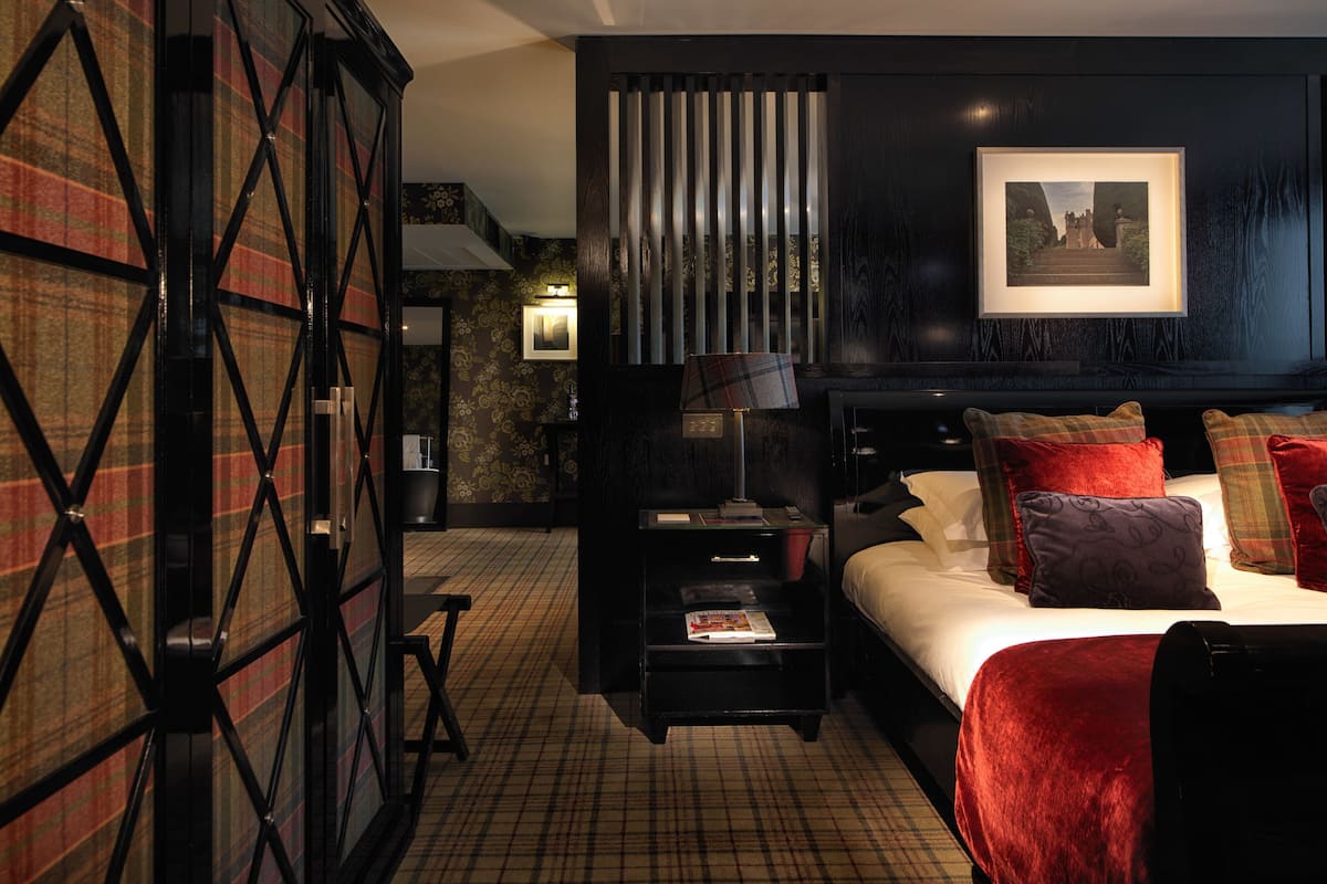 Caja de seguridad en la habitación y decoración personalizada