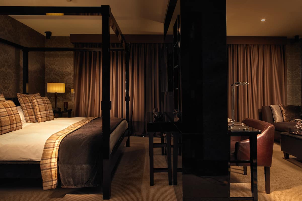 Caja de seguridad en la habitación y decoración personalizada