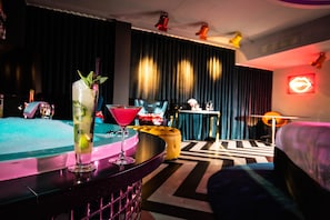 Nirvana Signature Suite | Bathroom | Free toiletries, hair dryer, towels, soap