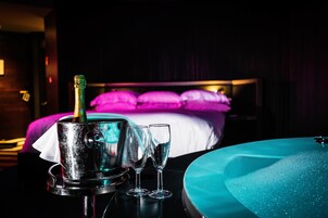 Nirvana Signature Suite | Desk, blackout drapes, iron/ironing board, free cribs/infant beds